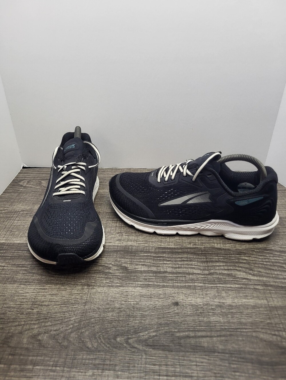 Altra Torin 5 Running Shoe Womens Size 9 Black White ALOA547X000